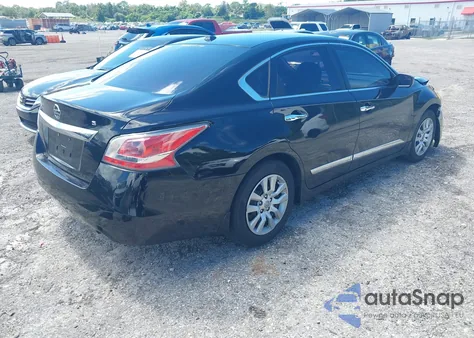 2015 Nissan Altima 2.5 S z USA, uszkodzony, nr VIN 1N4AL3AP8FC111563